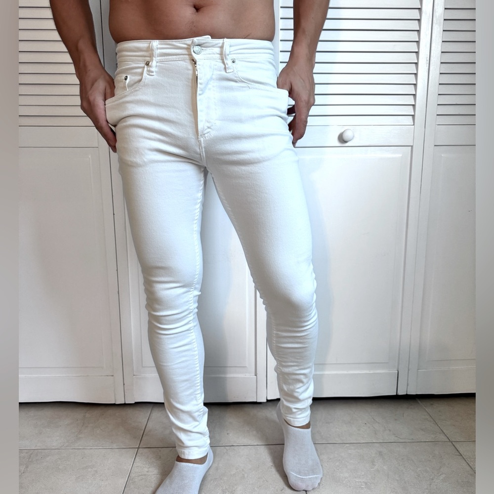 New men's white jeans.